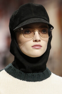 Details Christian Dior , Details Dior Fall 2018 Ready-to-Wear , Детали показа Кристиан Диор , Детали показа Диор осень зима 2018 , Fashion show , неделя моды в Париже , PFW , Мария Грация Кьюри , Mainstyles